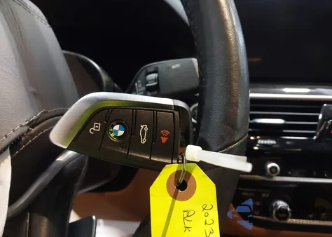 2023 BMW 530 I xDrive z USA, uszkodzony, nr VIN WBA13BJ01PWY19979